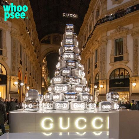 albero di gucci milano 2023|Milano, acceso l'albero di Natale firmato Gucci in Galleria Vittorio .